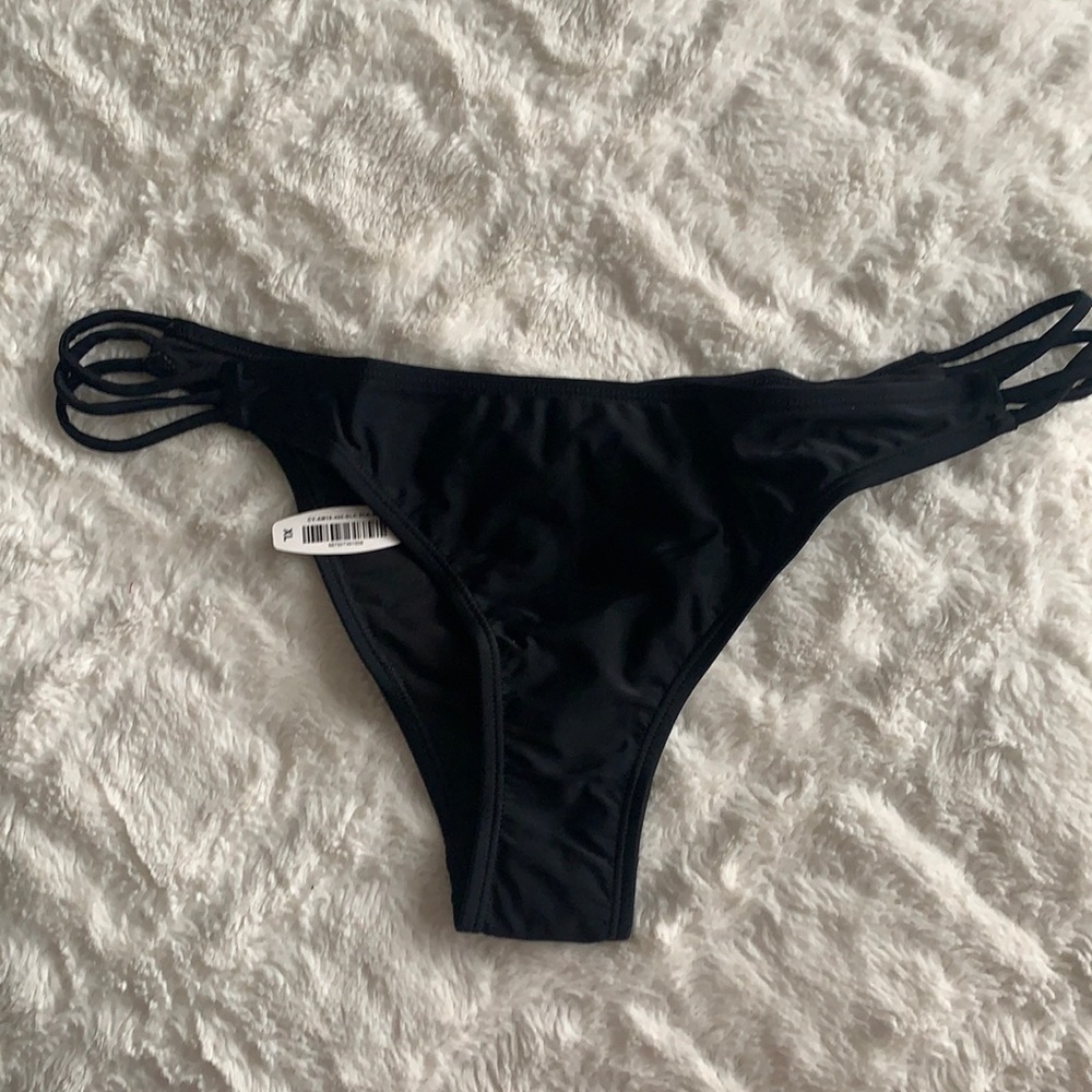 NWT ruched in back, black swim bottoms size XL